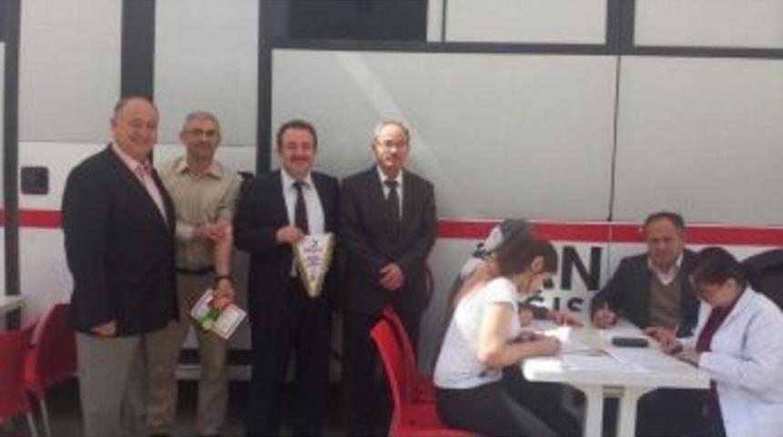 Eskişehir Atat&uuml;rk Lisesi&rsquo;nden T&uuml;rk Kızılay&rsquo;ına Kan Bağışı