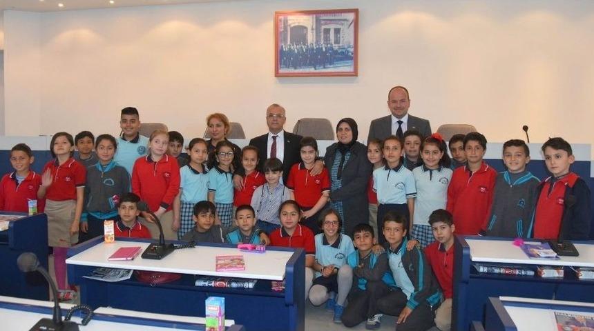 &Ouml;ğrenciler Sosyal Bilgiler Dersini Belediyede İşledi