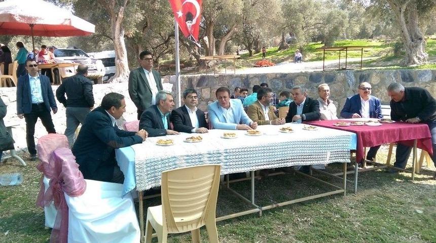 Sivas Yıldızeli K&uuml;mbet K&ouml;yl&uuml;leri Kuşadası&rsquo;ndaki Piknikte Biraraya Geldi