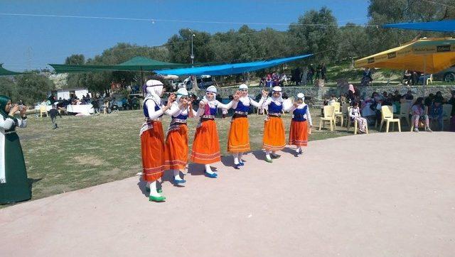 Sivas Yıldızeli Kümbet Köylüleri Kuşadası’ndaki Piknikte Biraraya Geldi