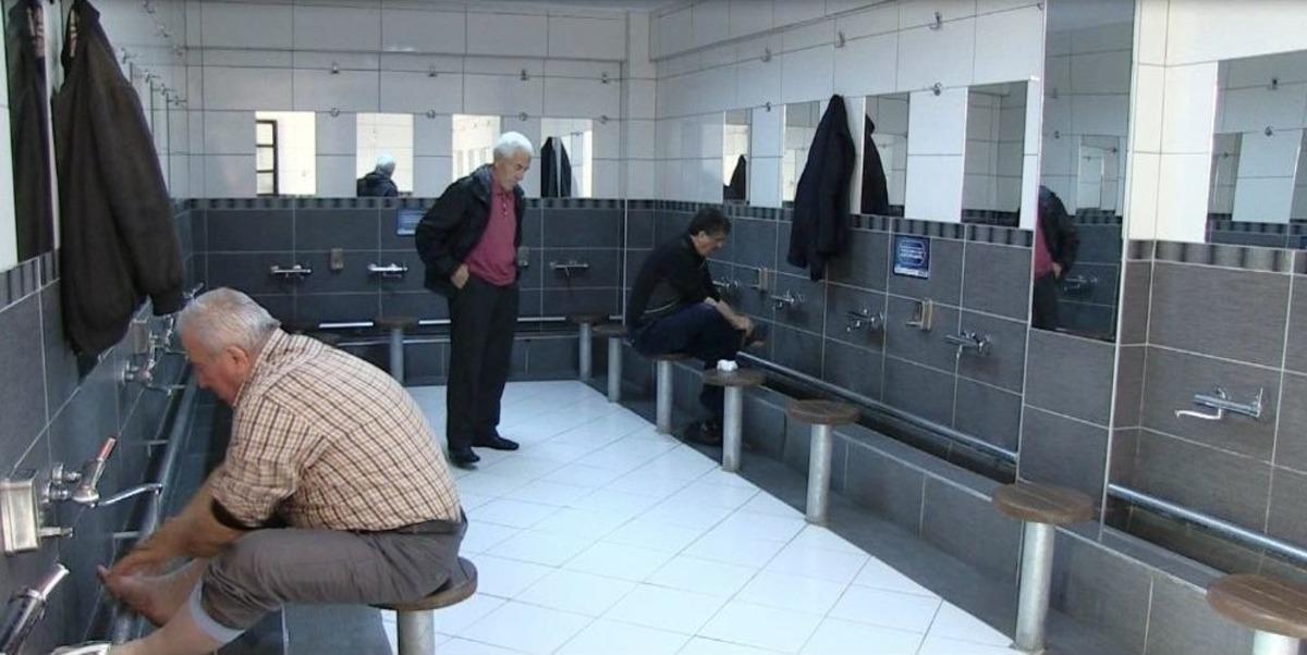 İzmit Beledisi&rsquo;den Camilere Tadilat Desteği