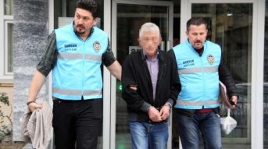 Ayakkabıyla Yatağına Yattığı Gerek&ccedil;esiyle Arkadaşını Bı&ccedil;akladı