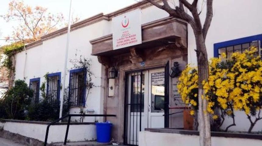 Doktora G&ouml;t&uuml;rmek I&ccedil;in Otomobile Aldıkları Bah&ccedil;ıvan &Ouml;l&uuml;nce Şoke Oldular