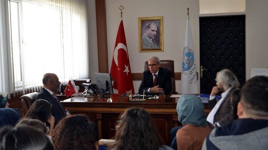 Lise &Ouml;ğrencilerinden, Sel&ccedil;uk Tıp Fak&uuml;ltesi&rsquo;ni Gezdi