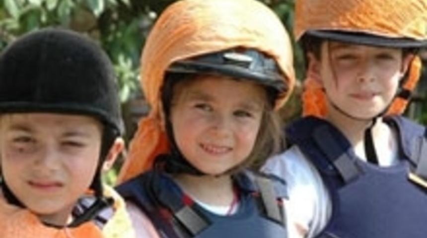 Haydi &Ccedil;ocuklar At Binmeye!