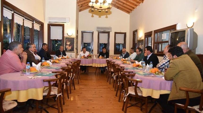 Başkan Y&uuml;cel, Muhtarlara Projelerini Anlattı