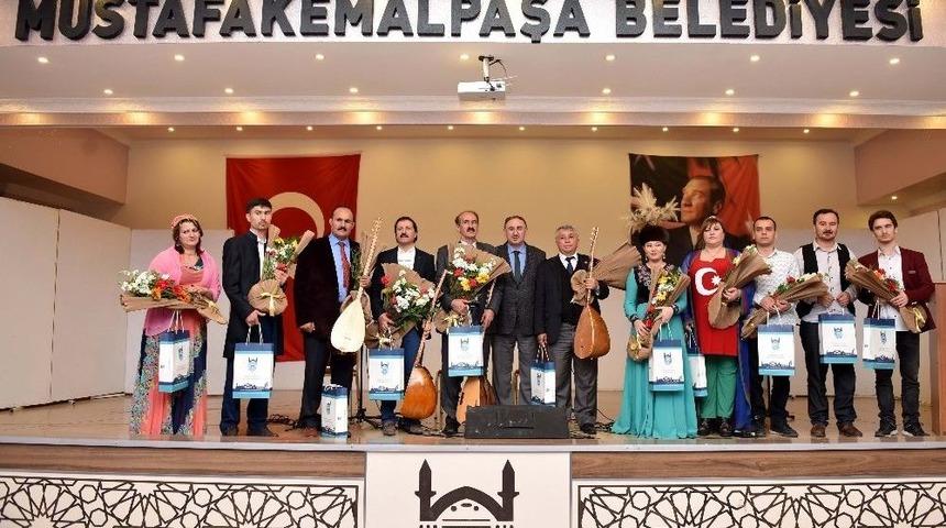Aşıklar Mustafakemalpaşa&rsquo;da Atıştı