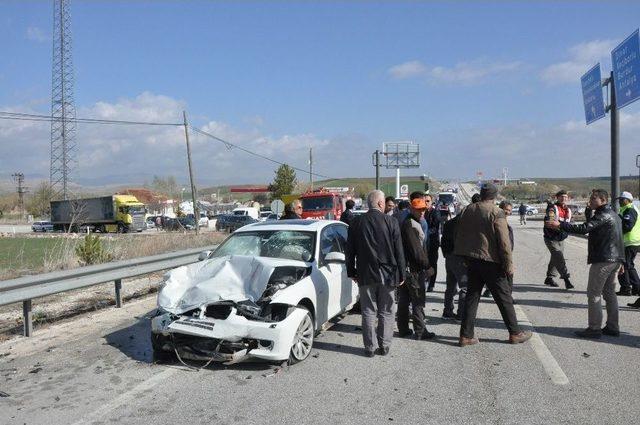 Afyonkarahisar’da Trafik Kazası, Biri Ağır 2 Yaralı
