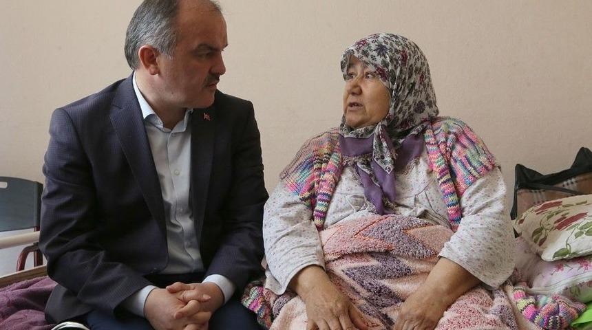 Başkan G&uuml;rlesin, G&uuml;l&uuml;mser Yabaş&rsquo;ın Y&uuml;z&uuml;n&uuml; G&uuml;ld&uuml;rd&uuml;