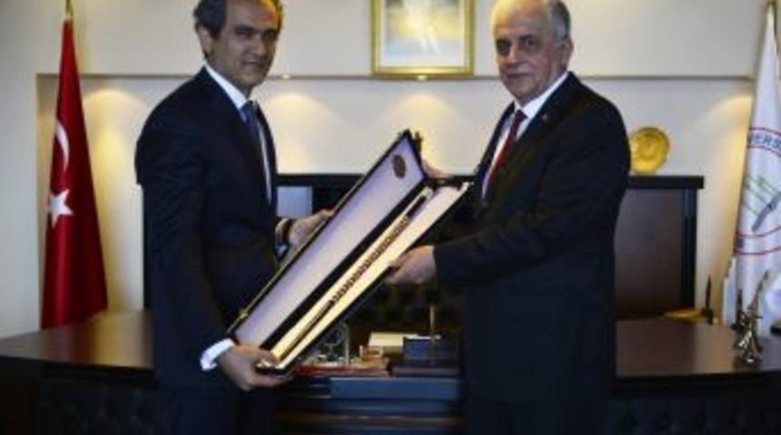 T&uuml;ba Başkanı Prof. Dr. Ahmet Cevat Acar, Rekt&ouml;r &Ouml;zer&rsquo;i Ziyaret Etti