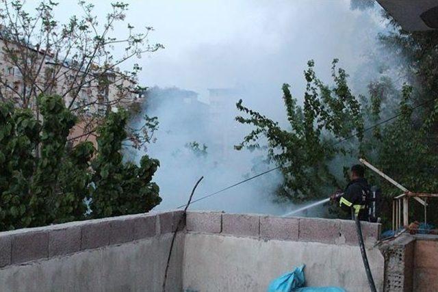 Satırla Babasını Yaralayıp, Evlerini Ateşe Verdi 1