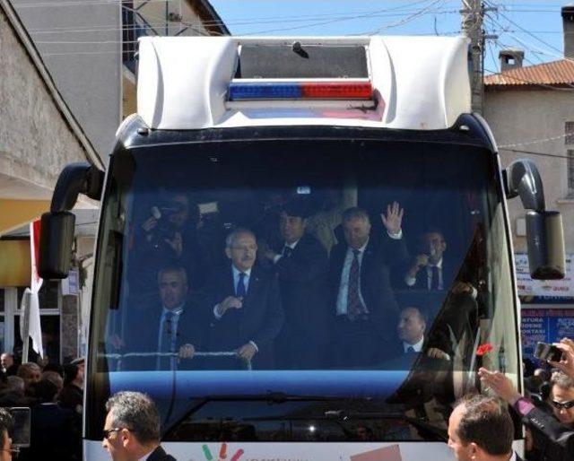 Chp li Arık a Bı&ccedil;akla Saldıran Ş&uuml;pheli Adliye Sevk Edildi 2