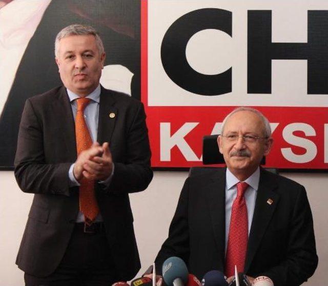 Chp li Arık a Bı&ccedil;akla Saldıran Ş&uuml;pheli Adliye Sevk Edildi 3