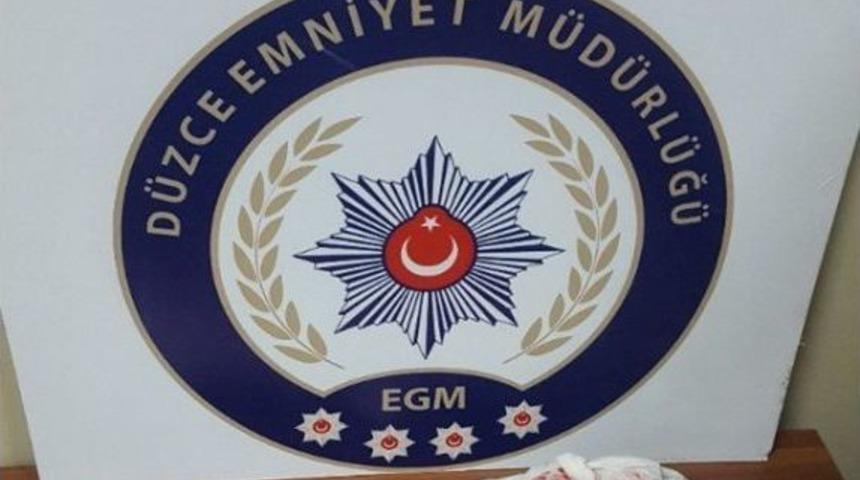 Polisten Uyuşturucu Satıcılarına Baskın