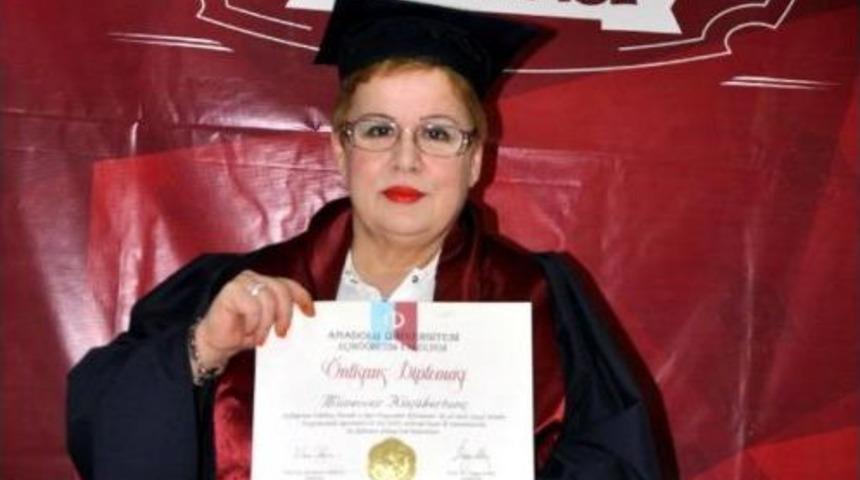 Ailesi 'kızlar Okumaz' Dedi, O 3 &Uuml;niversite Bitirdi