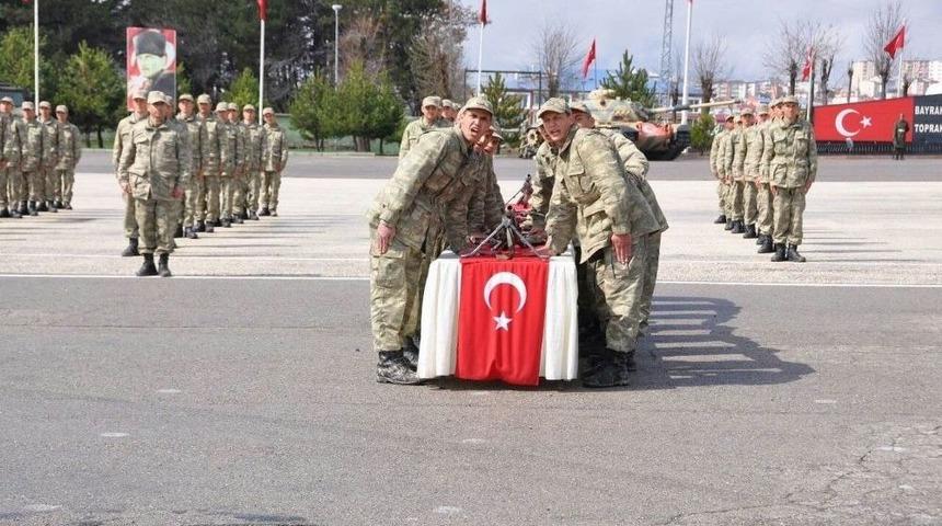 Sivas&rsquo;ta Acemi Erlerin Duygusal Yemin T&ouml;reni