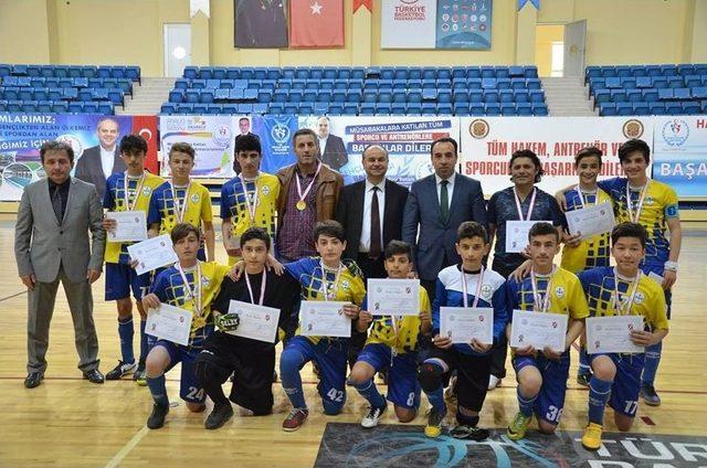 Türkiye Şampiyonasına Okul Sporları Futsal Yarı Final Müsabakalarına Bilecik Ev Sahipliği Yaptı