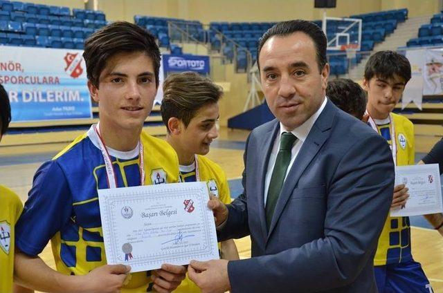 Türkiye Şampiyonasına Okul Sporları Futsal Yarı Final Müsabakalarına Bilecik Ev Sahipliği Yaptı