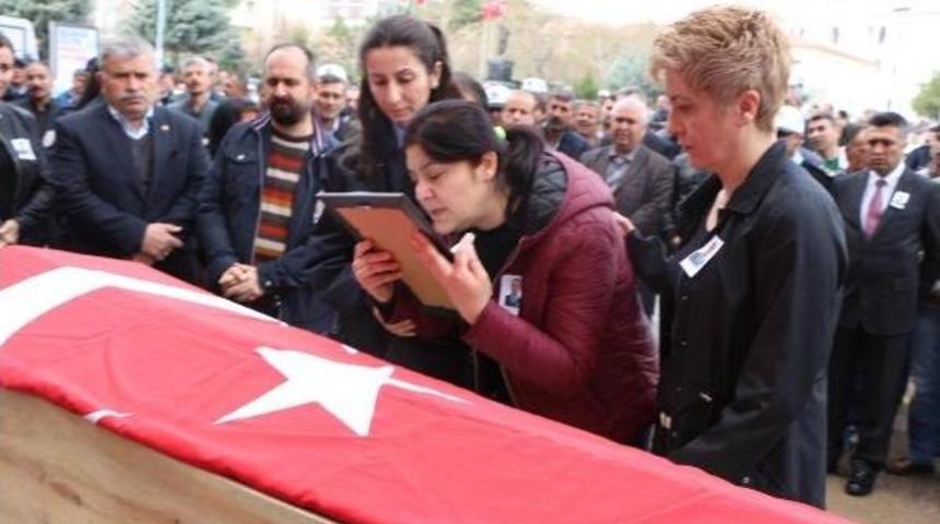 Polis Memuru G&ouml;revi Başında Kalp Krizinden Hayatını Kaybetti