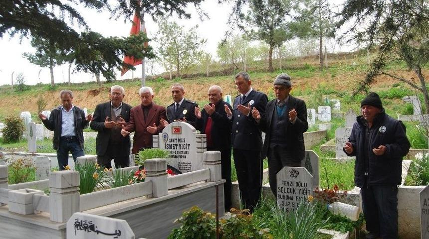 Şehit Polis İsmet Yiğit Mezarı Başında Anıldı