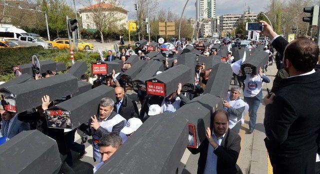 Memur-sen İran Ve Rusya Büyükelçiliği Önünde İdlib Katliamını Kınadı