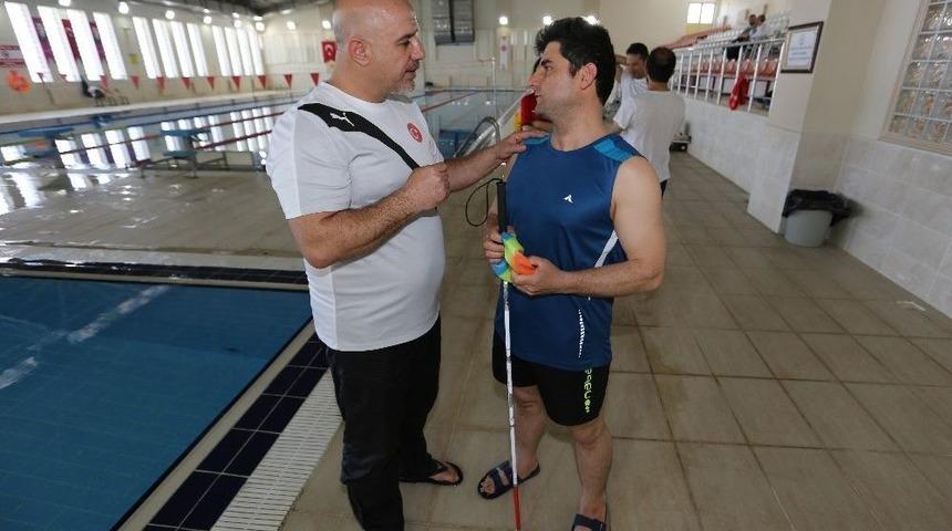 T&uuml;rkiye G&ouml;rme Engelli Y&uuml;zme Milli Takımı, Sivas&rsquo;ta Kamp Yapıyor