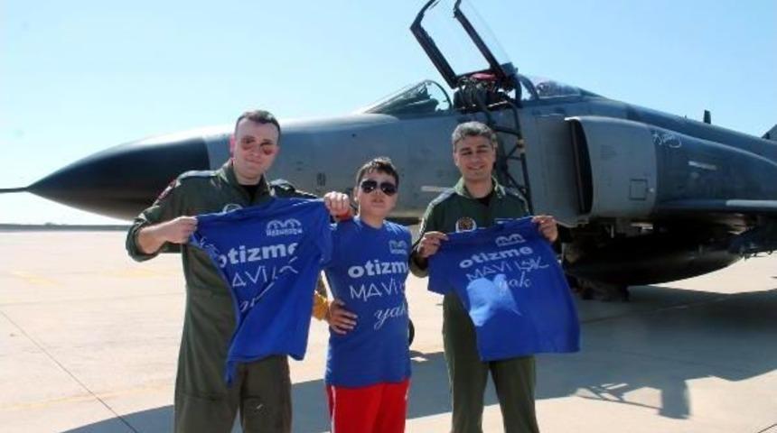 &Ccedil;ocuklar Pilotlarla Fidan Dikti