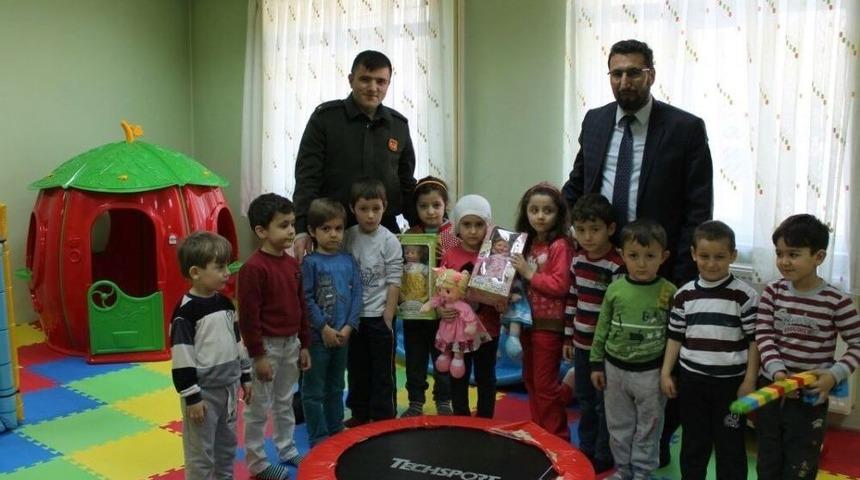 Ara&ccedil;&rsquo;ta Kuran Kursunu Giden &Ccedil;ocuklar İ&ccedil;in Pasta Kesildi