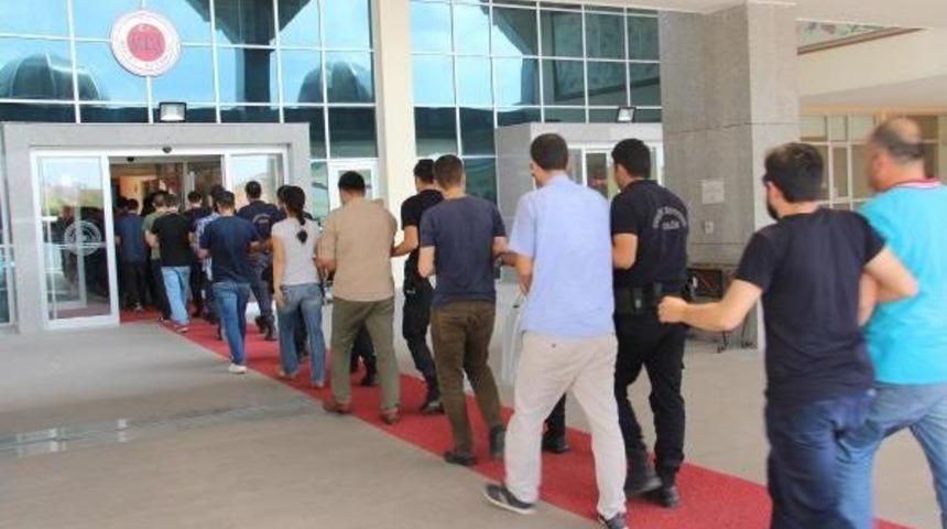 Fet&ouml;, &lsquo;Zeki Ve G&uuml;zel&rsquo; Kadınları &Uuml;st D&uuml;zey Y&ouml;neticilerle Evlendirip, Fişletmiş