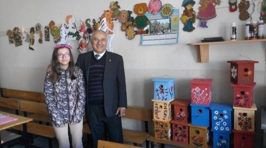 Burhaniyeli &Ouml;ğrenciler Kuşlar İ&ccedil;in Yuva Hazırladı