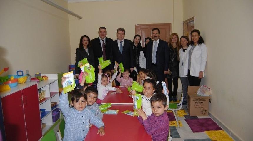 &Ouml;ğrencilere Diş Fır&ccedil;ası Ve Macunu Dağıtıldı