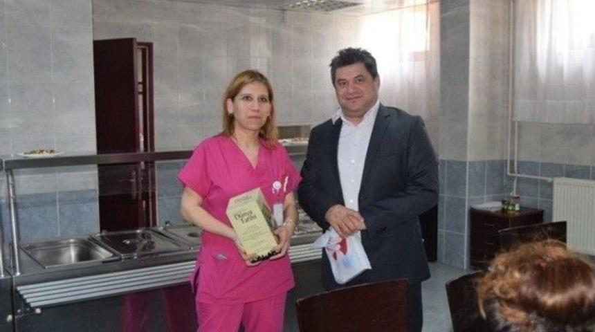 Gelibolu Devlet Hastanesinde Kitap Hediyeleşme Etkinliği