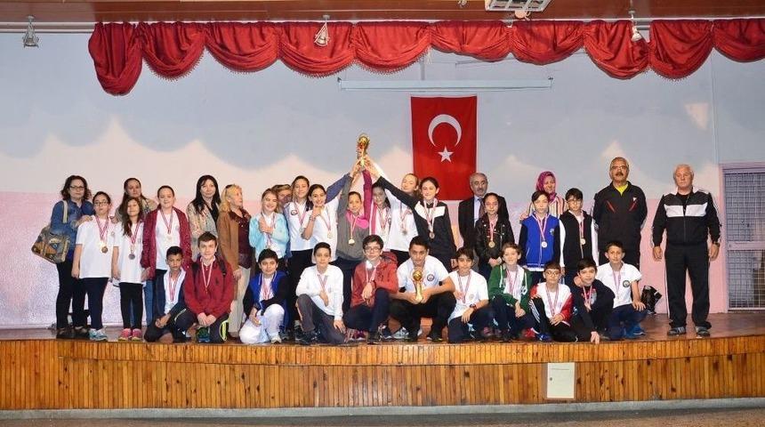 Altıeyl&uuml;l Ortaokulu Madalyaya Doymuyor