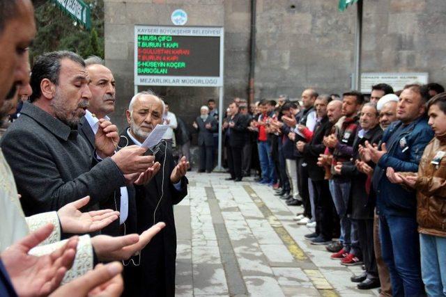 Suriye’de Hayatını Kaybedenler İçin Gıyabi Cenaze Namazı Kılındı