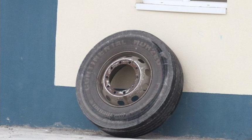 Kamyondan Fırlayan Tekerlek K&uuml;&ccedil;&uuml;k Umut&rsquo;un Sonu Oldu