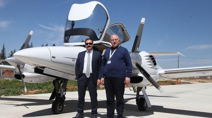 Rekt&ouml;r G&uuml;r, Havacılık Ve Uzay Bilimleri Fak&uuml;ltesinin Eğitim U&ccedil;ağının Deneme U&ccedil;uşuna Katıldı