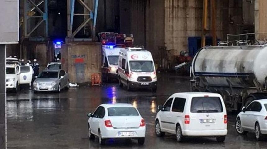 Fabrikada Flor Gazı Sızıntısı: 1 Iş&ccedil;i &Ouml;ld&uuml;, 3  Iş&ccedil;i Zehirlendi