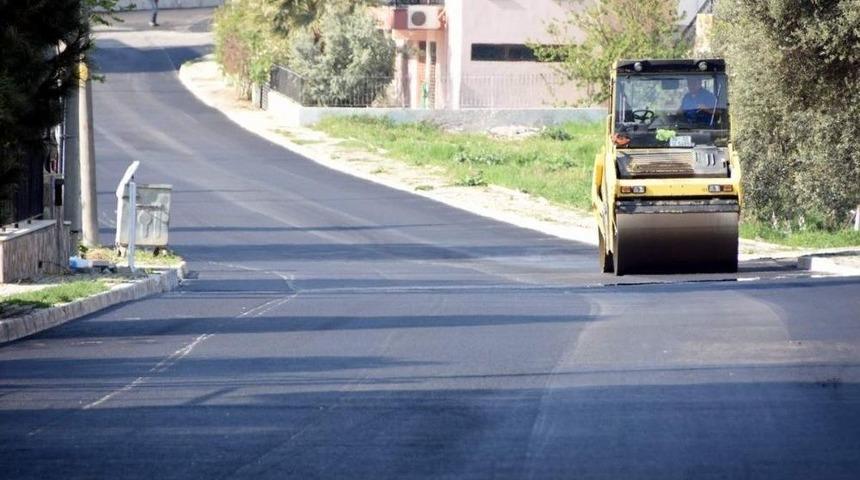 Aliağa&rsquo;da Asfalt Kaplama &Ccedil;alışmaları Hızla S&uuml;r&uuml;yor