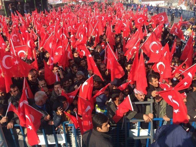 Yüksekova’da Başbakan Yıldırım Coşkusu