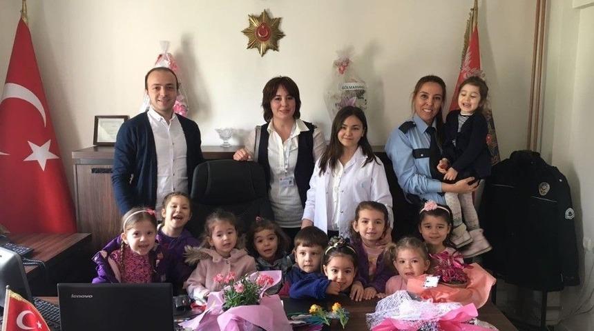 Minik &Ouml;ğrenciler Polis Haftasını Unutmadı