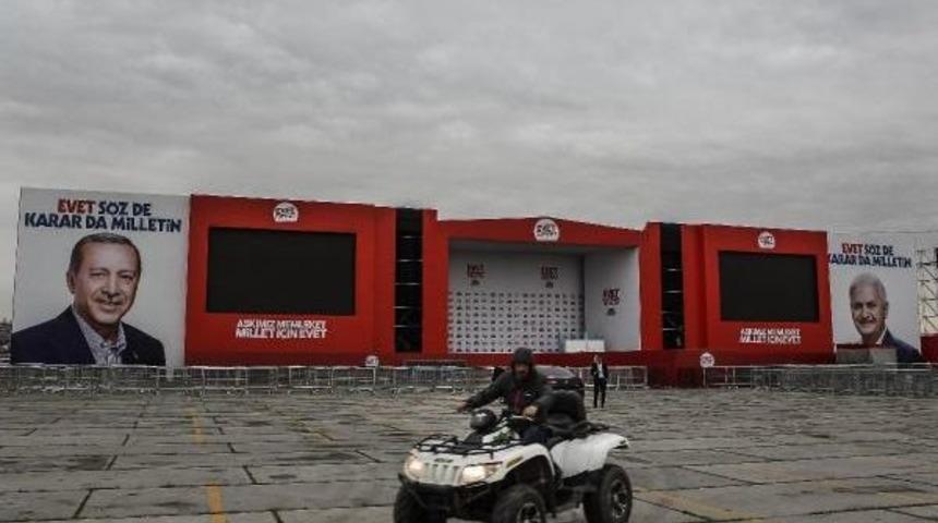 Yenikapı'da Cumhurbaşkanı Ve Başbakanın Katılacağı Miting I&ccedil;in Son Hazırlıklar