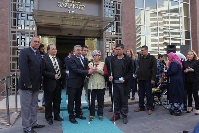 B&uuml;y&uuml;kşehir&rsquo;den Engellilere Malzeme Yardımı 2