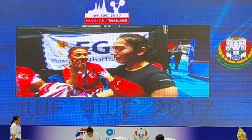 Nuray Levent, Halterde D&uuml;nya Şampiyonu Oldu