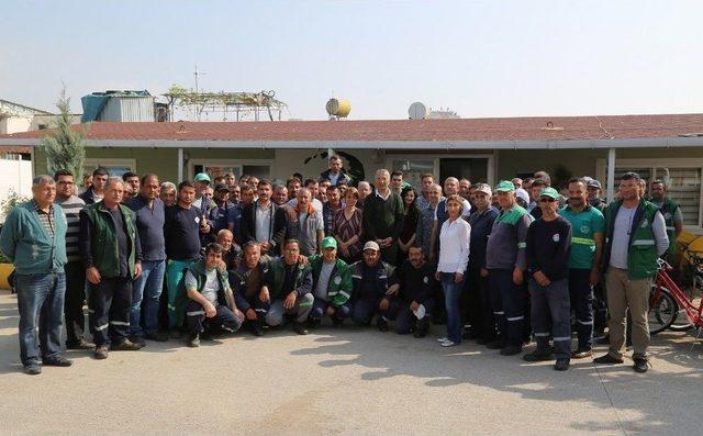 Başkan Tarhan, Sabah Mesaisinde Belediye İş&ccedil;ileriyle Buluştu 1