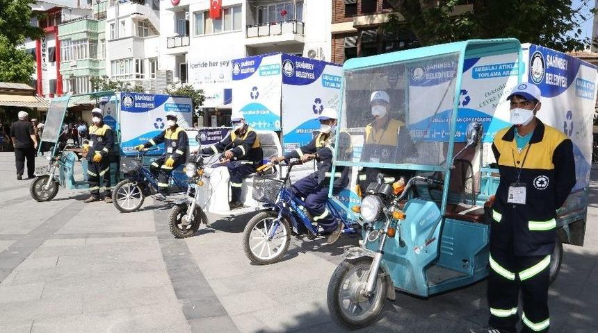 Şahinbey Belediyesi 13 Karton Toplayıcıyı B&uuml;nyesinde Aldı