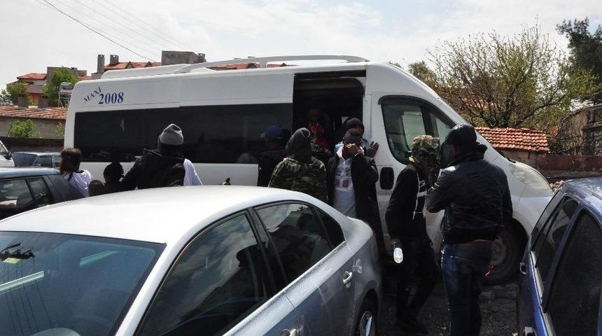 &Ccedil;anakkale&rsquo;de 58 M&uuml;lteci Yakalandı