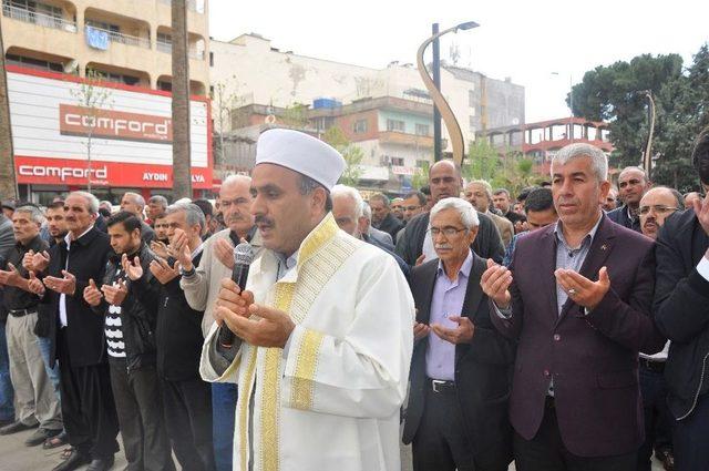 İslahiye’de İdlib’de Hayatını Kaybedenler İçin Gıyabi Cenaze Namazı Kılındı