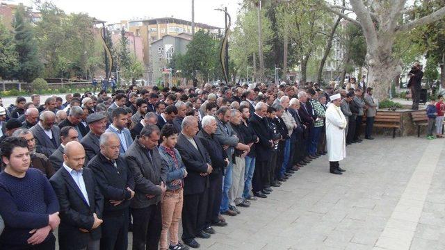 İslahiye’de İdlib’de Hayatını Kaybedenler İçin Gıyabi Cenaze Namazı Kılındı