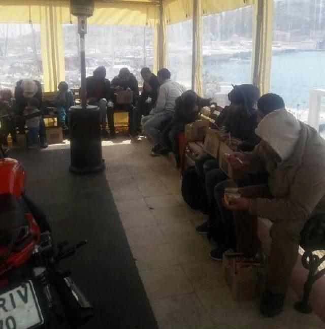 Çeşme'de 60 Kaçak Yakalandı