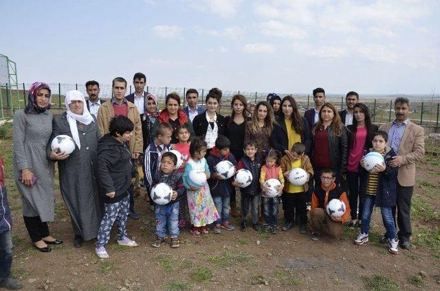 Engelli Öğrenciler Köy Okulunda Fidan Dikti